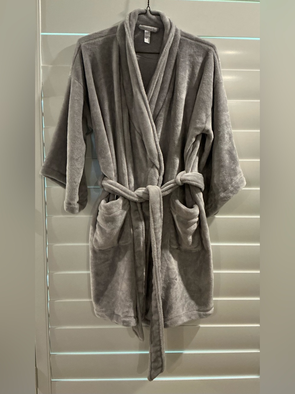 EUC - Women’s Plush Light Gray Shawl-Collar Robe - Size XL/XXL
